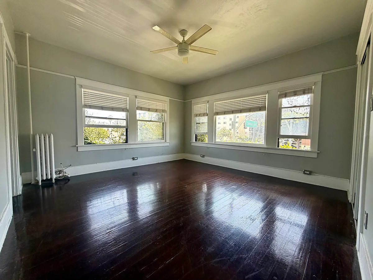 Building Photo - 445 E 3rd St #201