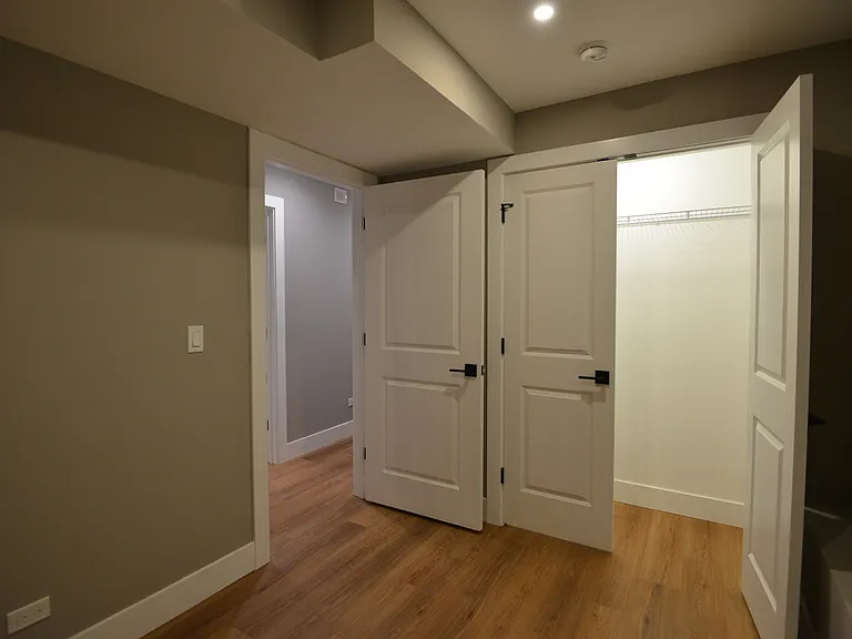 4113 N Damen — Photo 20