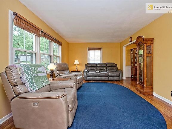 5th image of 9623 Hayes St