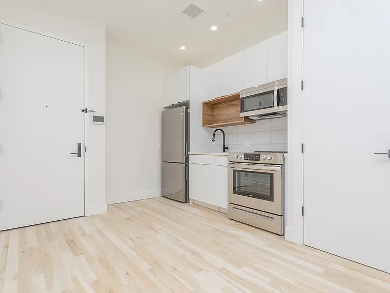 524 Midwood St #4F — Photo 3