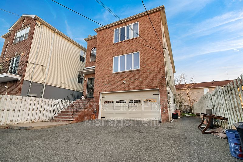 1st image of 141-143 Norfolk St #2