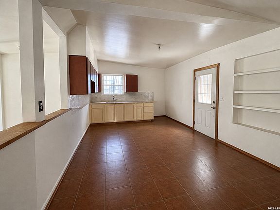 3rd image of 314 SPRINGVALE DR