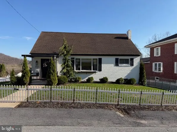 2152 Old Lancaster Pike, Reinholds, PA 17569