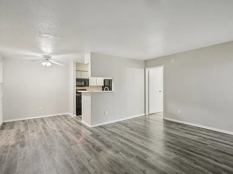 Porterwood Apartments — Photo 45