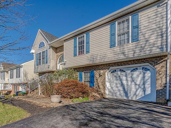 3rd image of 5011 Meadow Crossing Ln NE