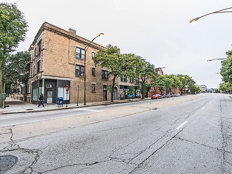722 S Racine — Photo 31
