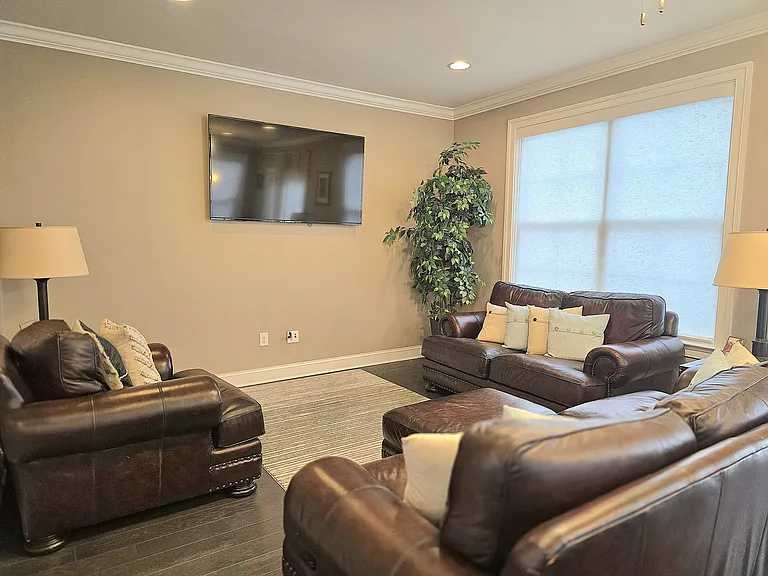 226 Valerie Ln — Photo 9