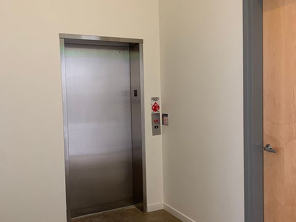 5th image of 2030 20th St APT 2