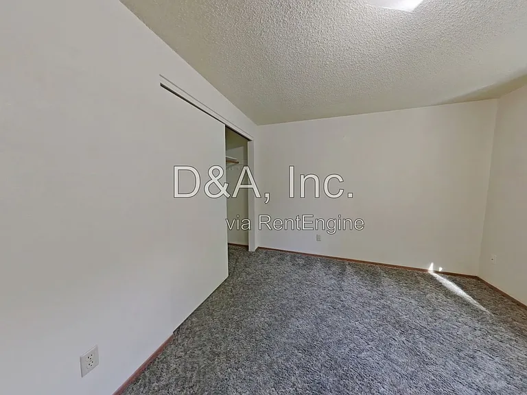 905 NW 27th St — Photo 6