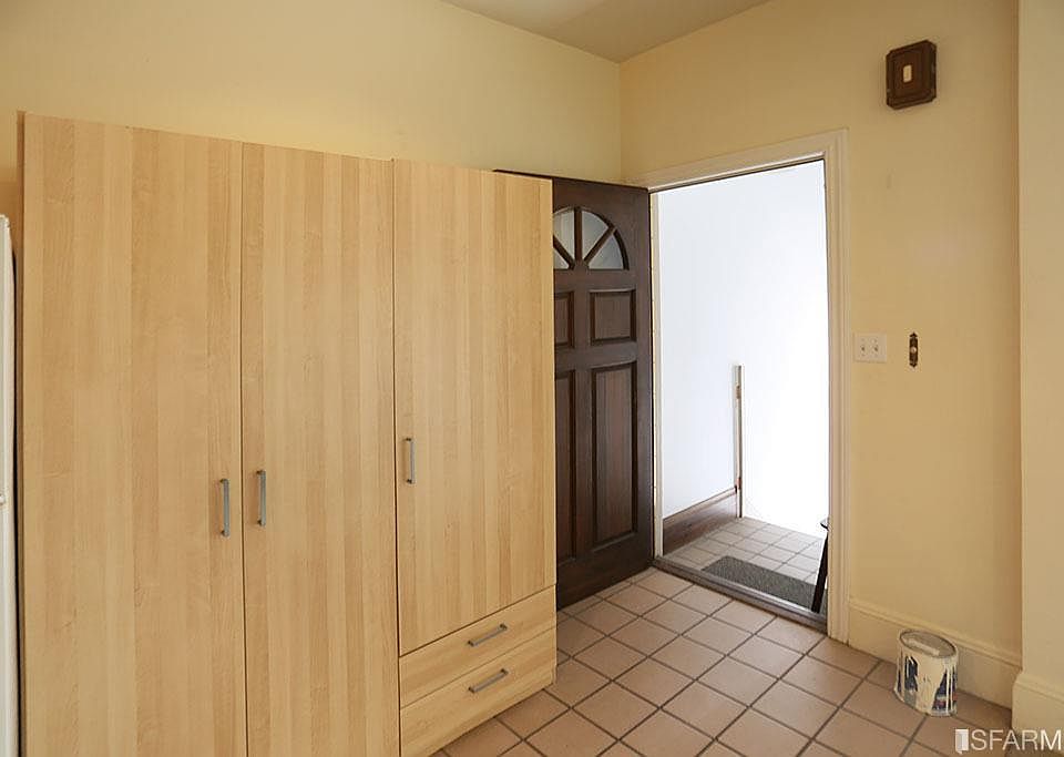 1st image of 444 Greenwich St #2