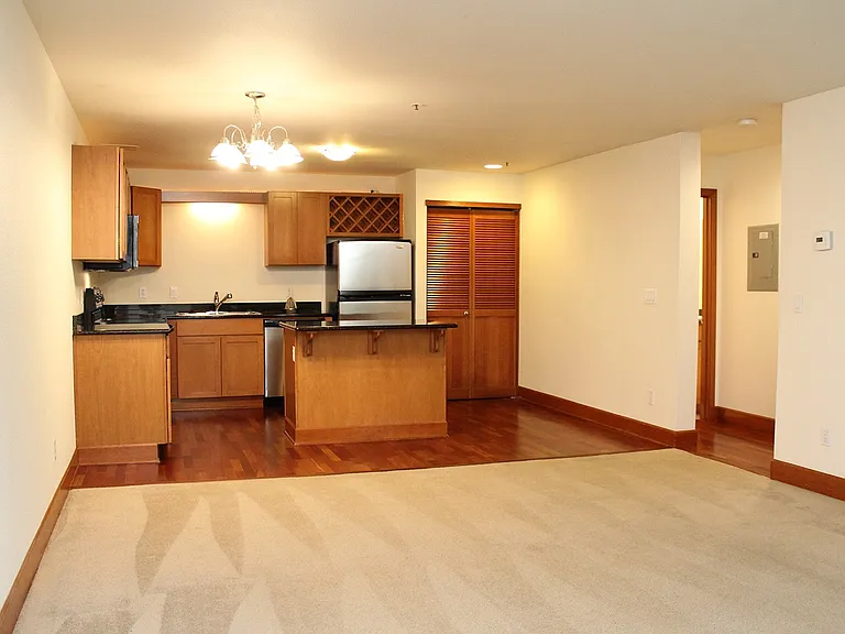 810 NW Naito Pkwy #F22 — Photo 5