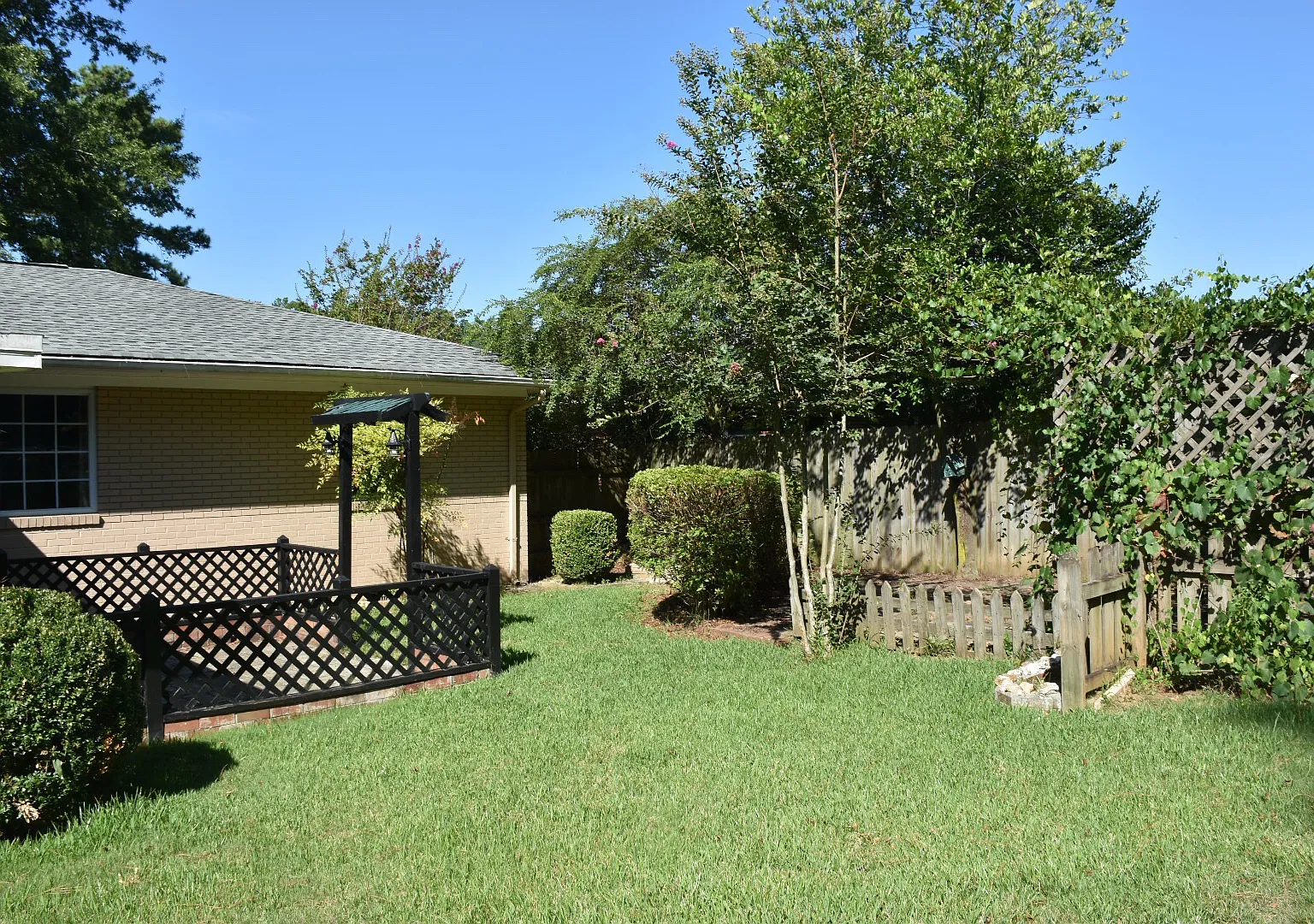 4 bed, 1999 sqft, $2,800 — Photo 3
