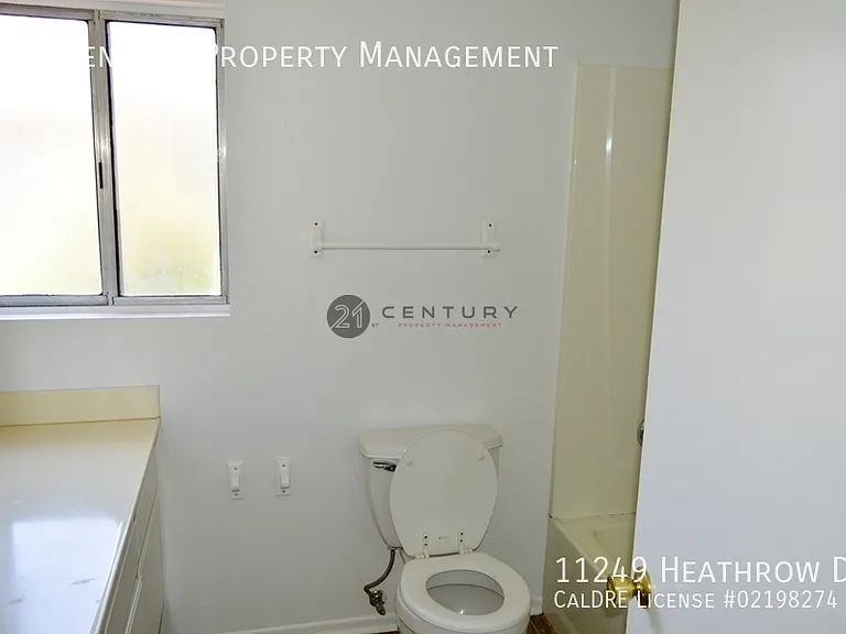 11249 Heathrow Dr — Photo 11