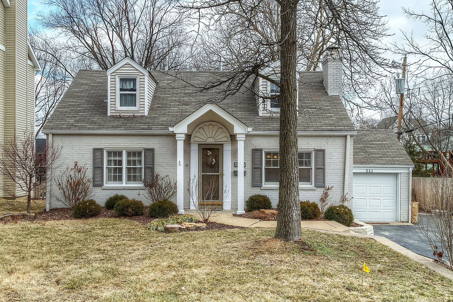 844 Wood Ave photo 1
