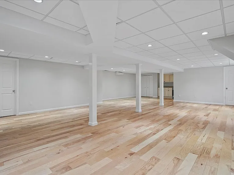 745 Iris Ct — Photo 27