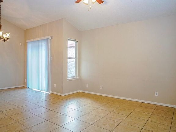2nd image of 1653 Saint James Pl