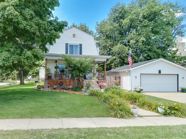 106 S Division St, Stanford, IL 61774
