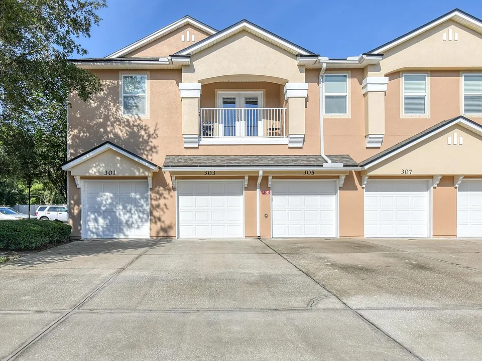 303 Golden Lake Loop St