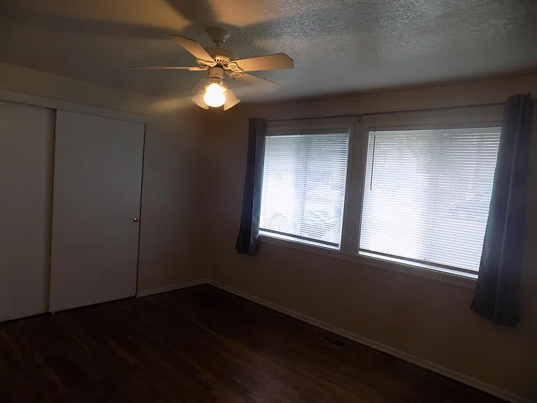 12020 SW Lincoln Ave — Photo 9
