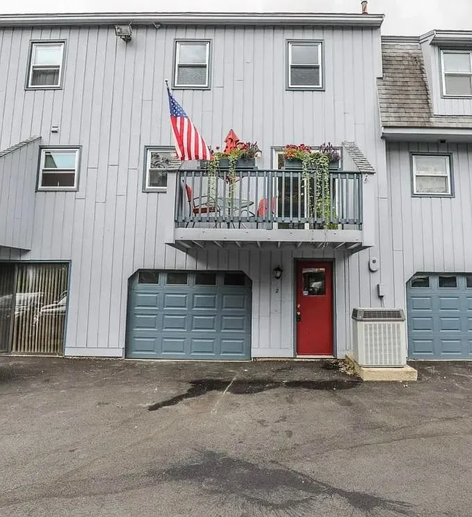 2 bed, 2.0 bath, 1268 sqft, $2,700 — Photo 1