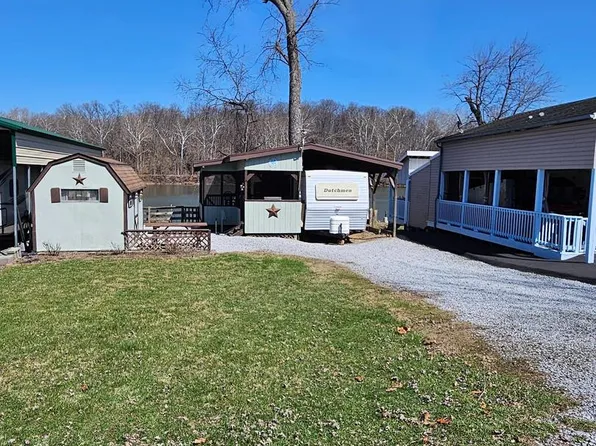 6 Boo Blvd, Falling Waters, WV 25419