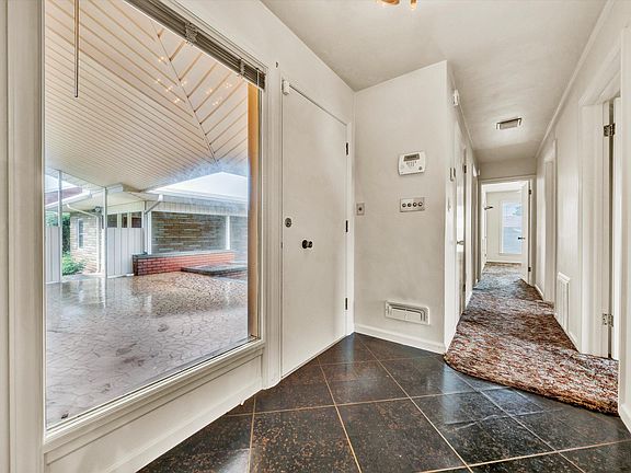 5th image of 448 Cameron Dr
