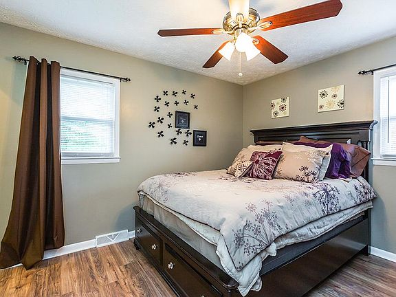 5th image of 549 Folkstone Dr