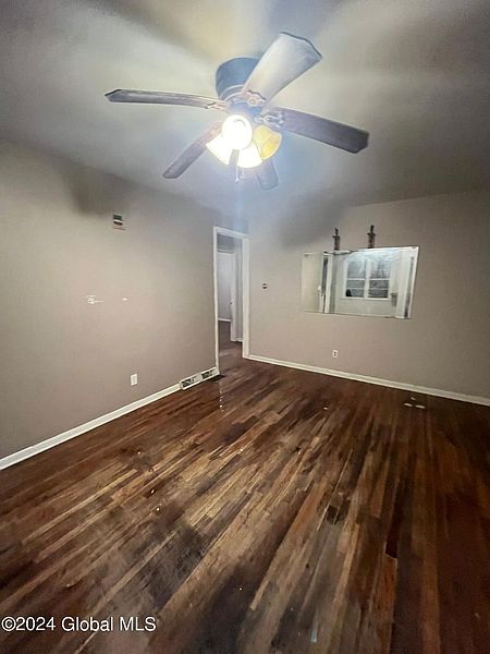 4th image of 885 Stony Point Road