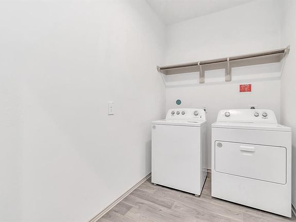 4th image of 1807 Canyon Way