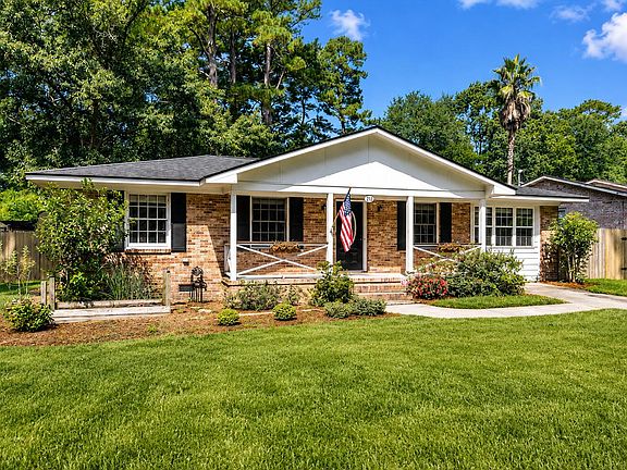 2nd image of 212 Forest Cir