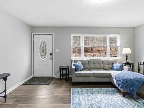 4th image of 816 Spring St