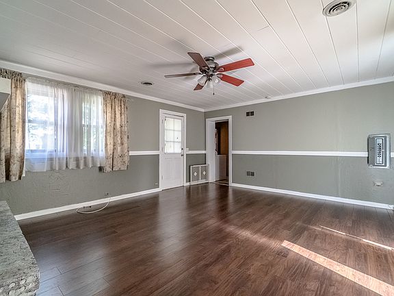 4th image of 12002 Elm Dr