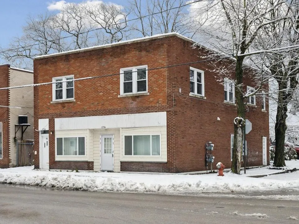 Lower Unit Entrance on Right