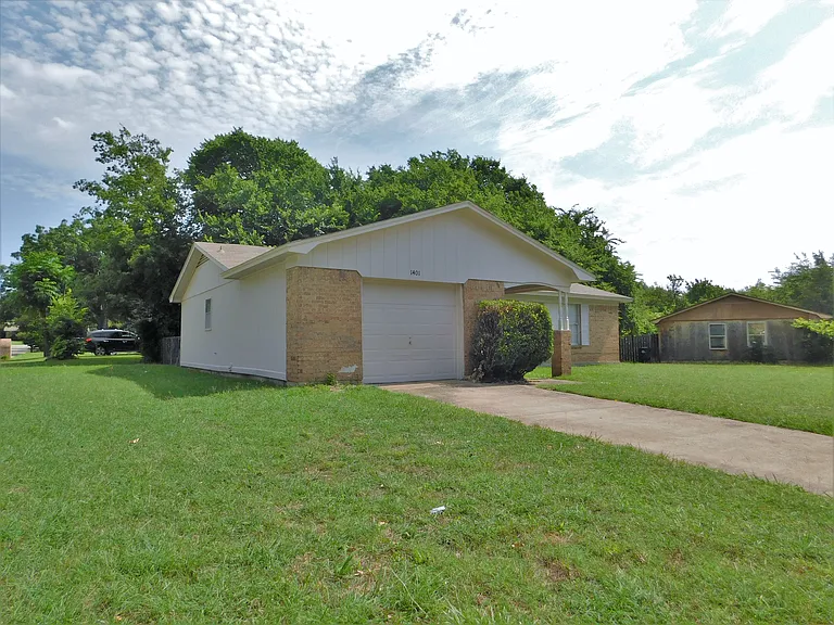 1401 Noble St — Photo 3