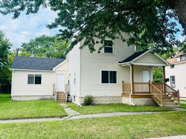 1217 12th St, Port Huron, MI 48060