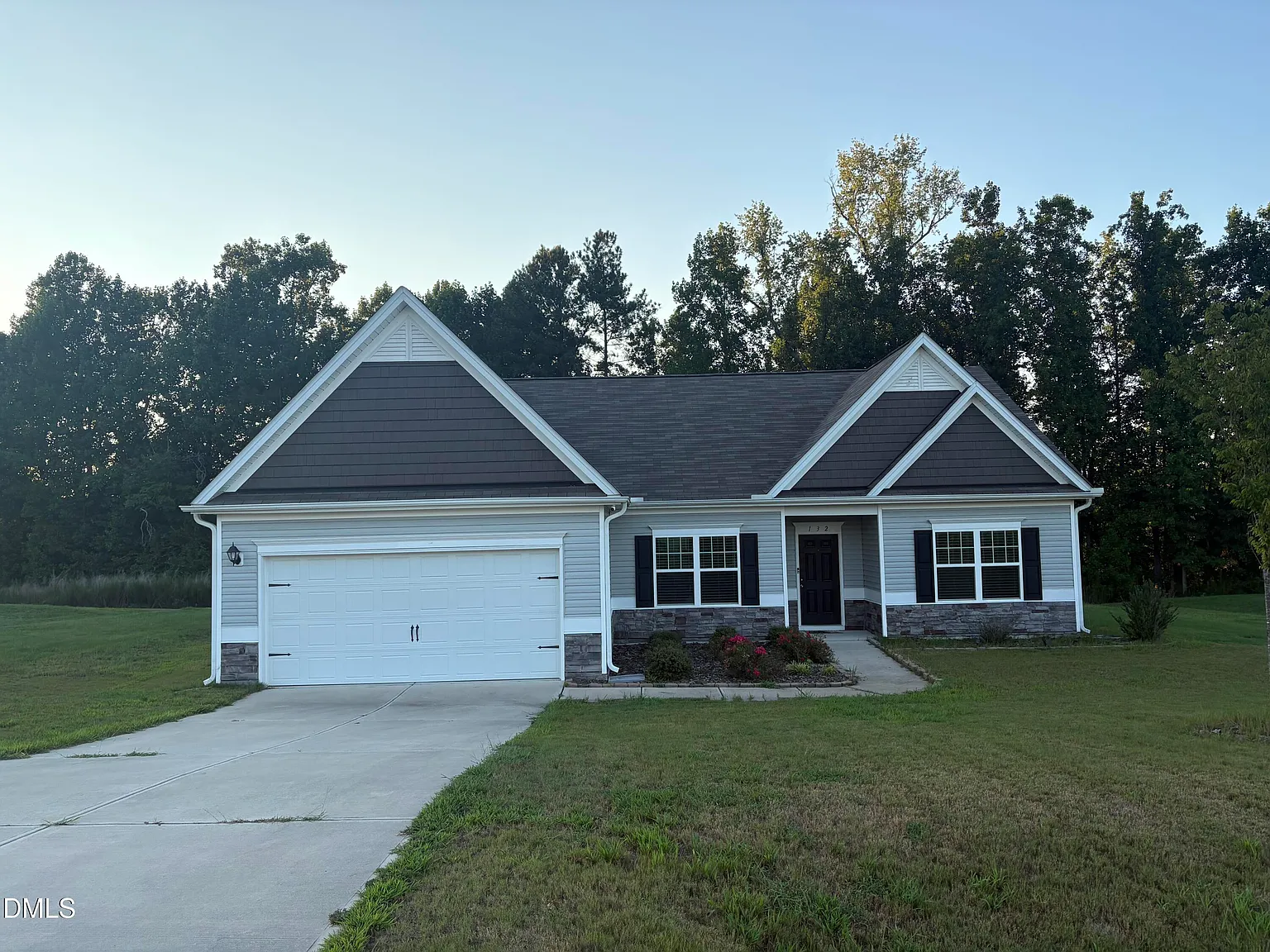 3 bed, 2.0 bath, 1820 sqft, $1,900 — Photo 1