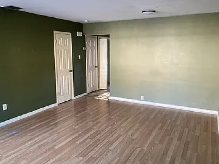 304 Rayburn St — Photo 3
