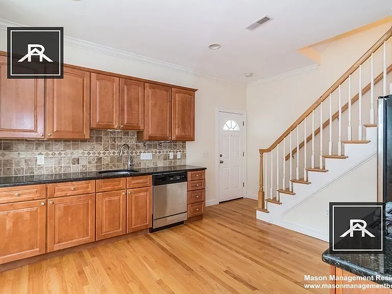 125 Russell St #1 — Photo 3