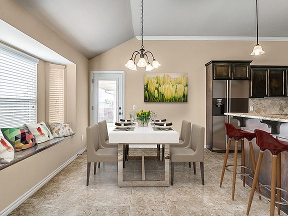 Large Tiled Dining with Bay Window & Breakfast Bar