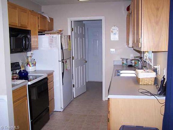 5th image of 6088 N Church St