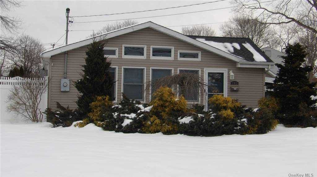 105 Roosevelt Ave, Sayville, NY 11782 Zillow