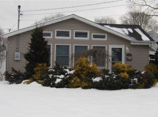 105 Roosevelt Ave, Sayville, NY 11782