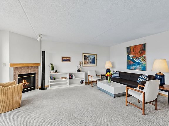 3rd image of 980 Lakepoint Drive UNIT 608
