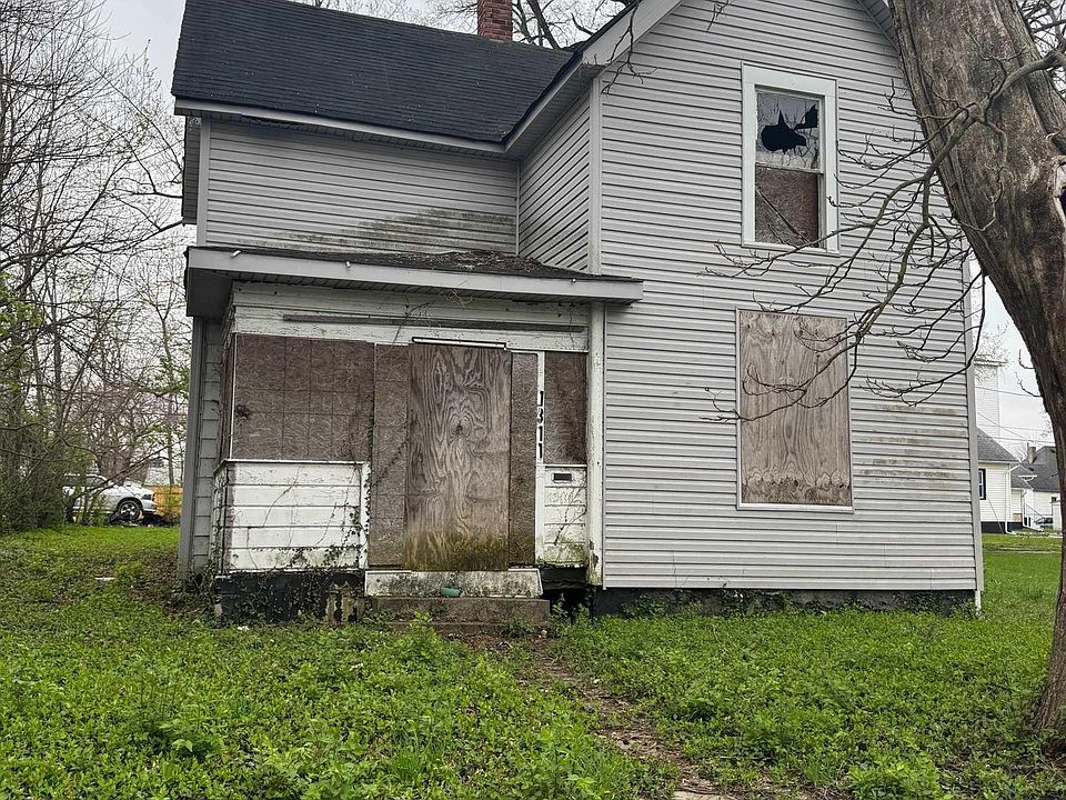 1st image of 1311 E 1st St