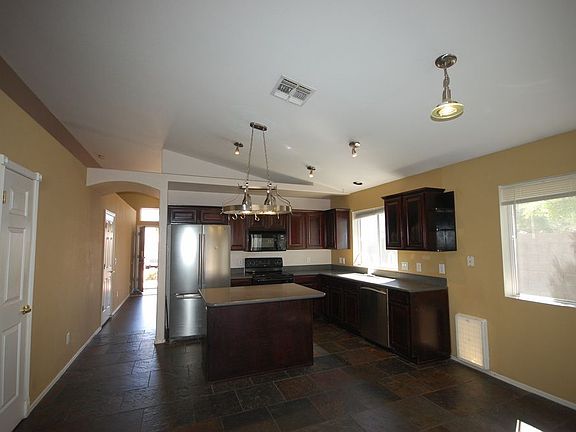 4th image of 1306 E Michelle Dr