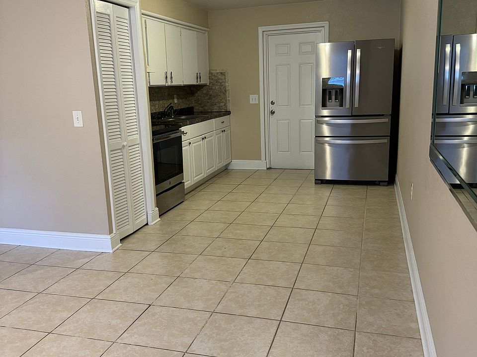 MAIN KITCHEN