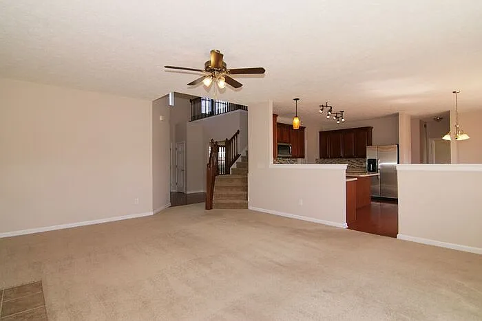 4 bed, 2.5 bath, 4701 sqft, $3,500 — Photo 4