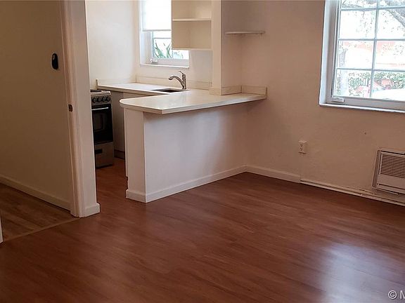 3rd image of 260 Euclid Ave APT 5