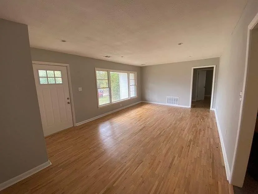 3 bed, 1008 sqft, $990 — Photo 4