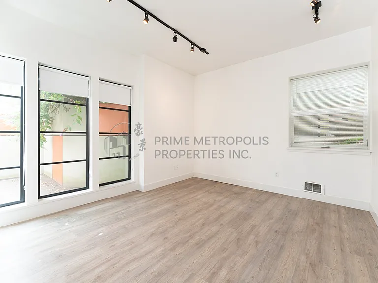 220 23rd Ave E #100 — Photo 6